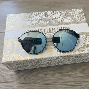 Dior Sunglasses missing case and cleaning cloth can send in Dior Box pictured